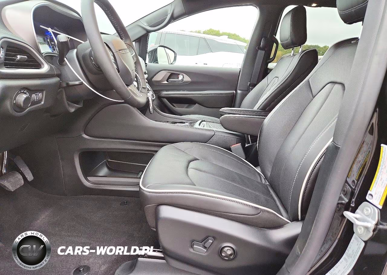2027 Chrysler Pacifica Limited VIN:2C4RC1GG7VR608408 - 7
