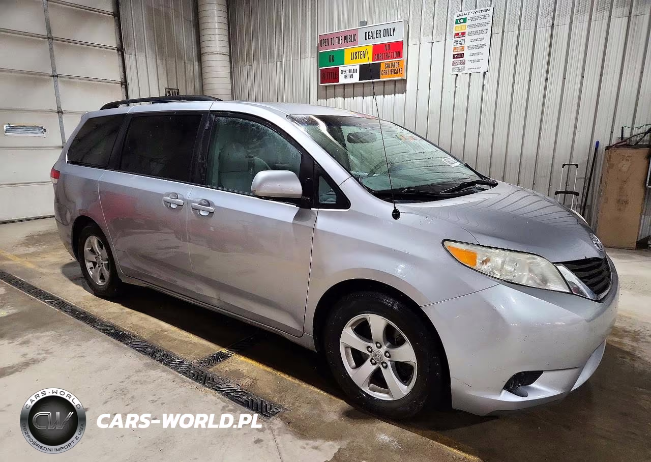 2012 Toyota Sienna Le VIN:5TDKK3DC0CS254883 - 4