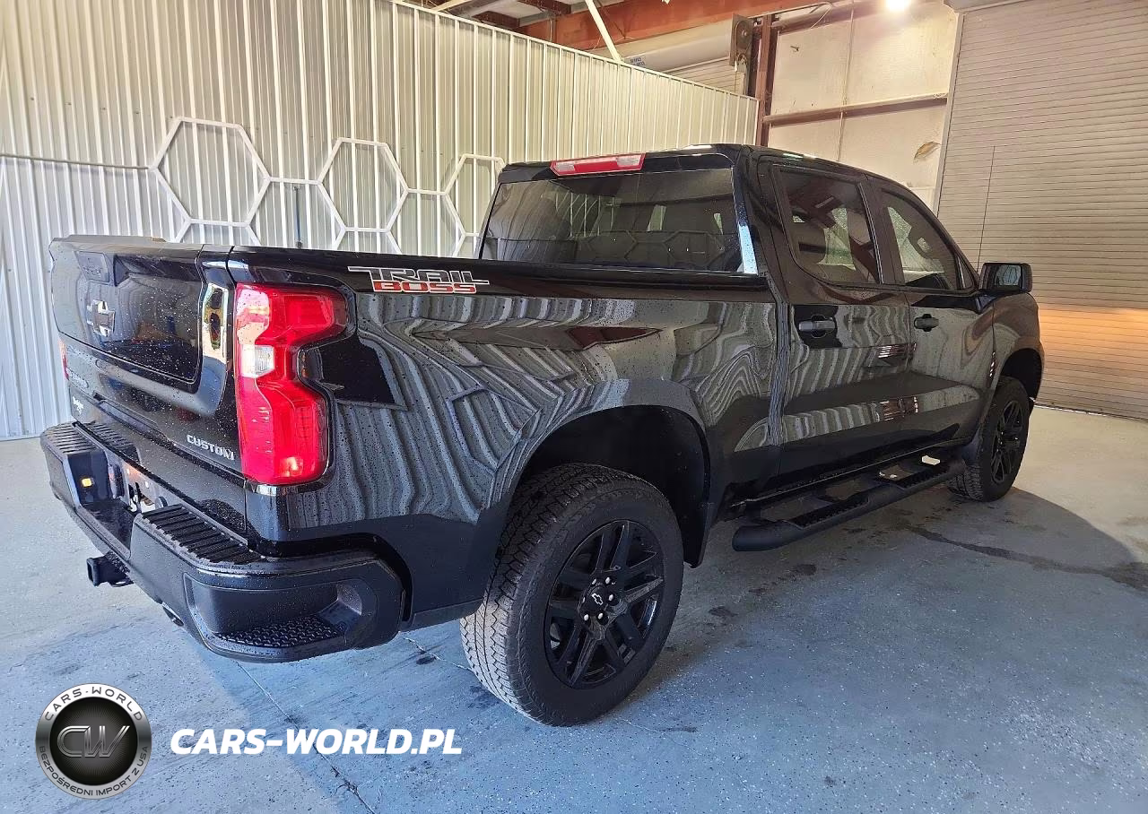2024 Chevrolet Silverado K1500 Trail Boss Custom VIN:3GCUDCED4RG333975 - 3