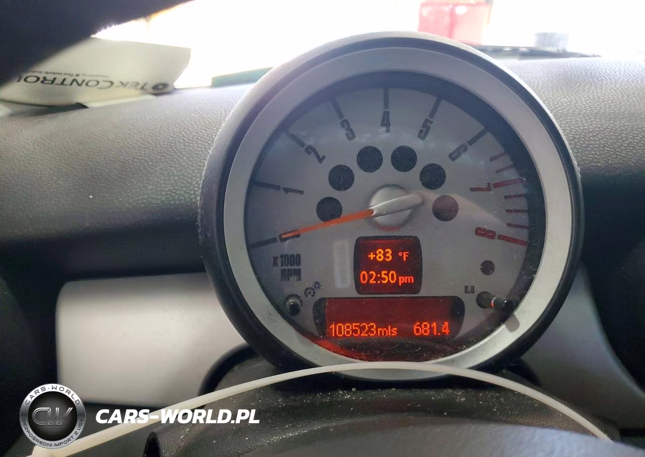 2010 Mini Cooper VIN:WMWMF3C51ATZ23416 - 9