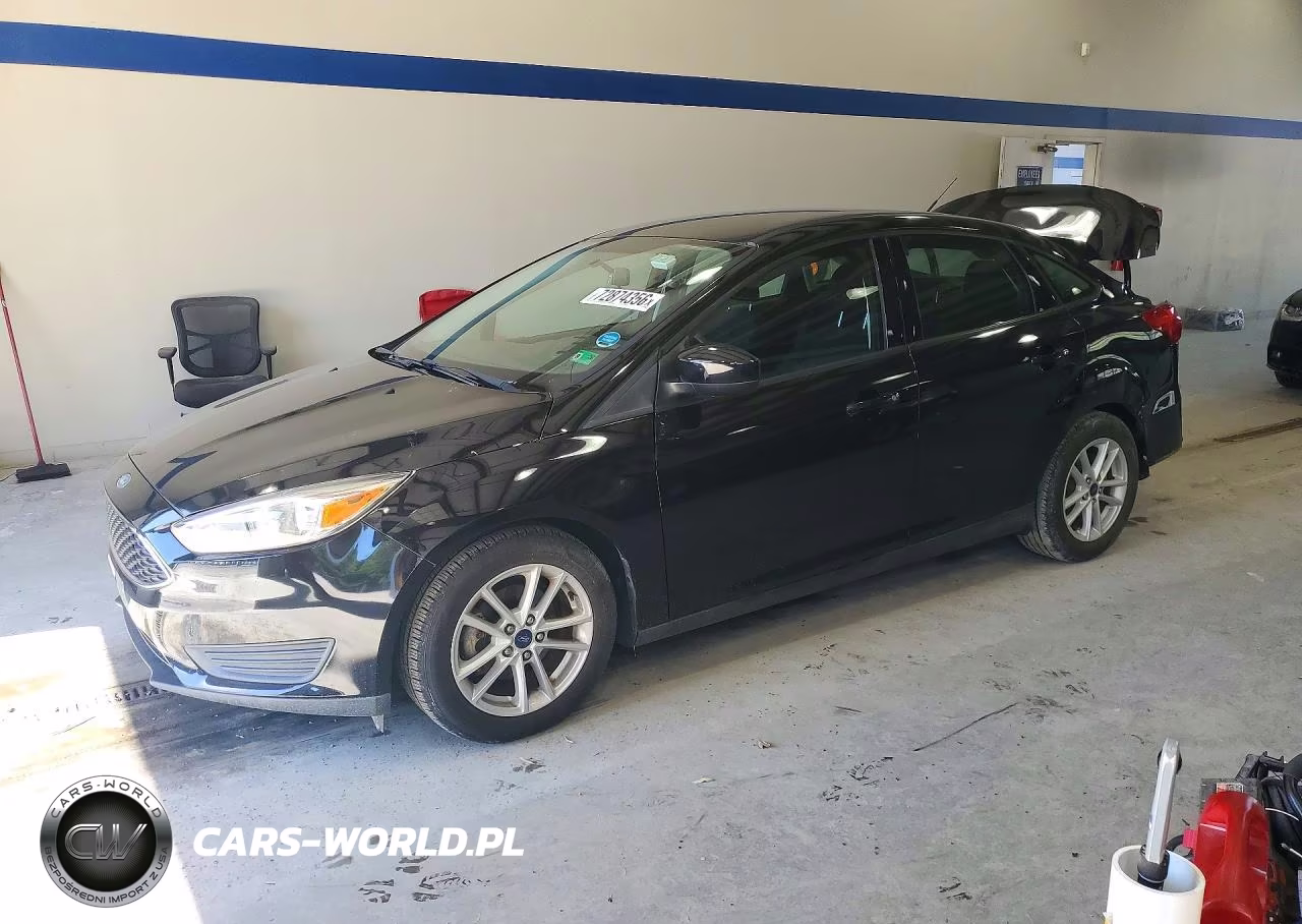 2018 Ford Focus Se VIN:1FADP3FE0JL266657 - 1