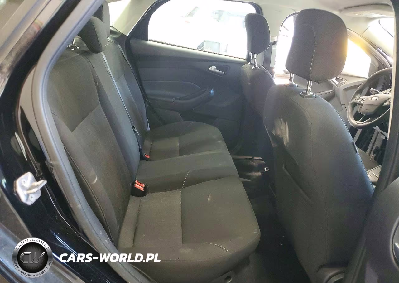 2018 Ford Focus Se VIN:1FADP3FE0JL266657 - 10