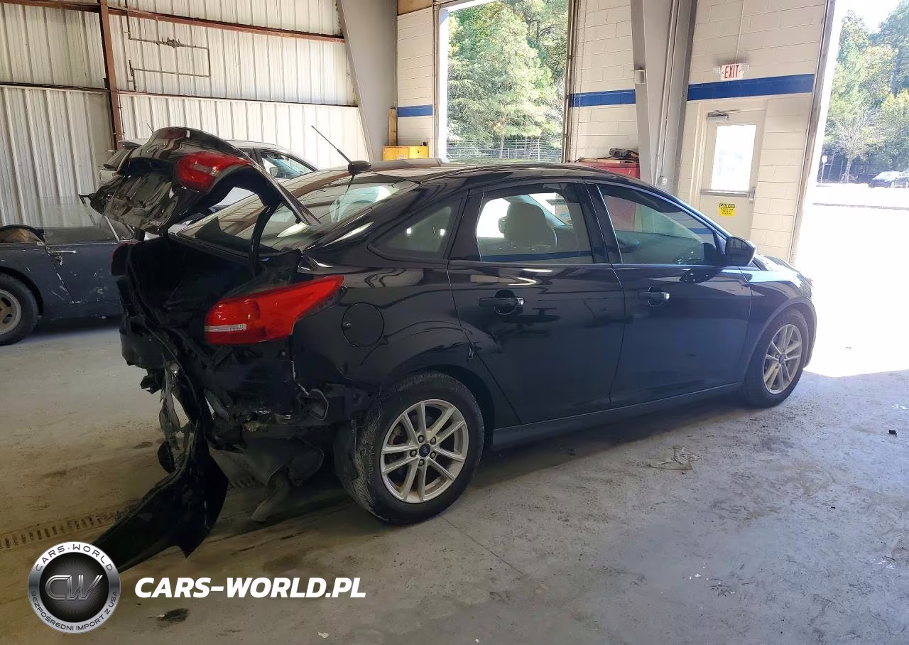 2018 Ford Focus Se VIN:1FADP3FE0JL266657 - 3