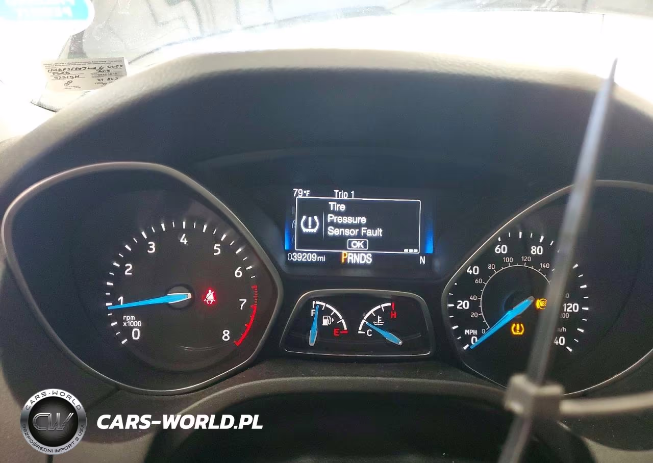 2018 Ford Focus Se VIN:1FADP3FE0JL266657 - 9