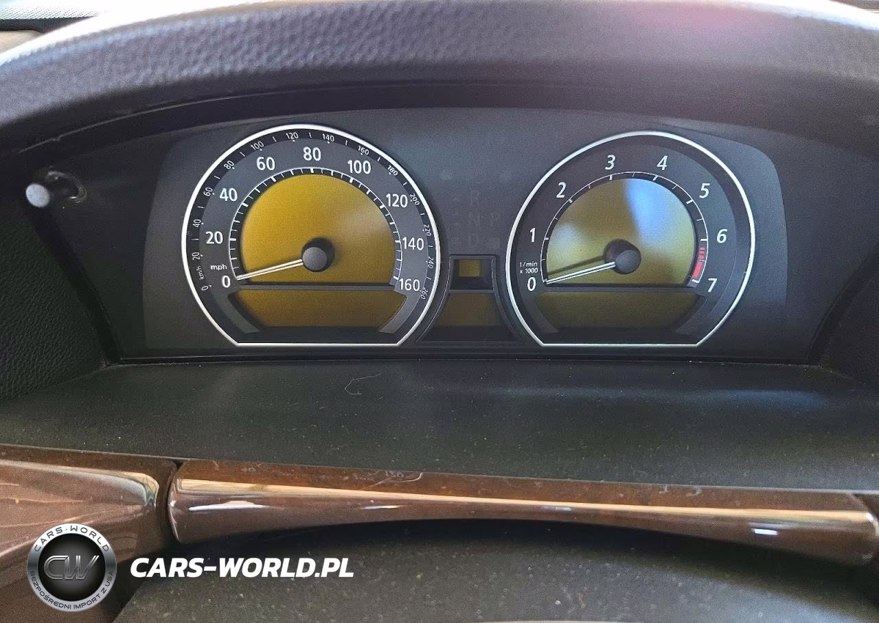 2007 BMW 750 VIN:WBAHN835X7DT73279 - 9
