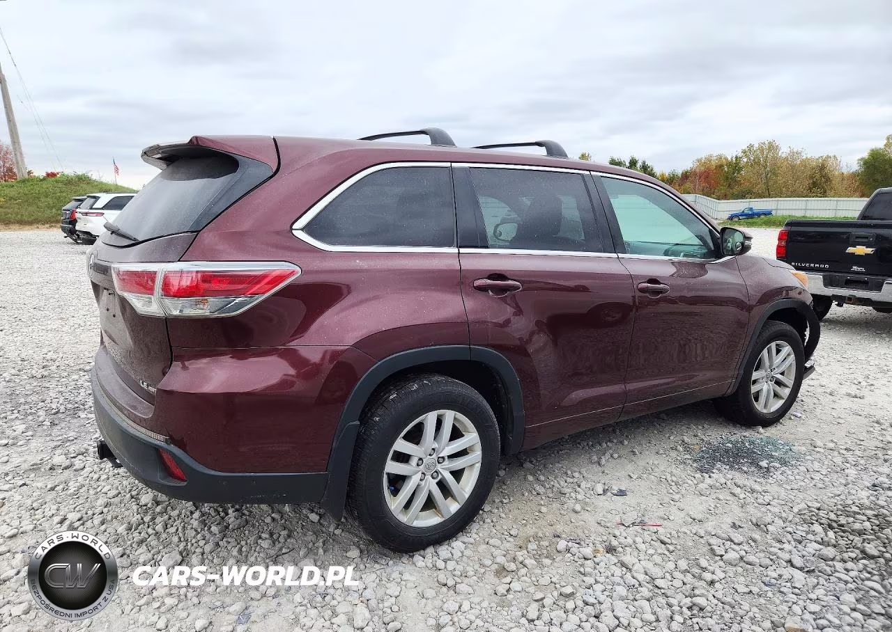 2015 Toyota Highlander Le VIN:5TDBKRFH4FS204990 - 3