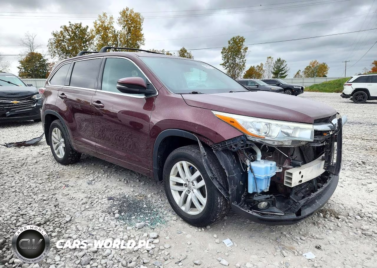 2015 Toyota Highlander Le VIN:5TDBKRFH4FS204990 - 4