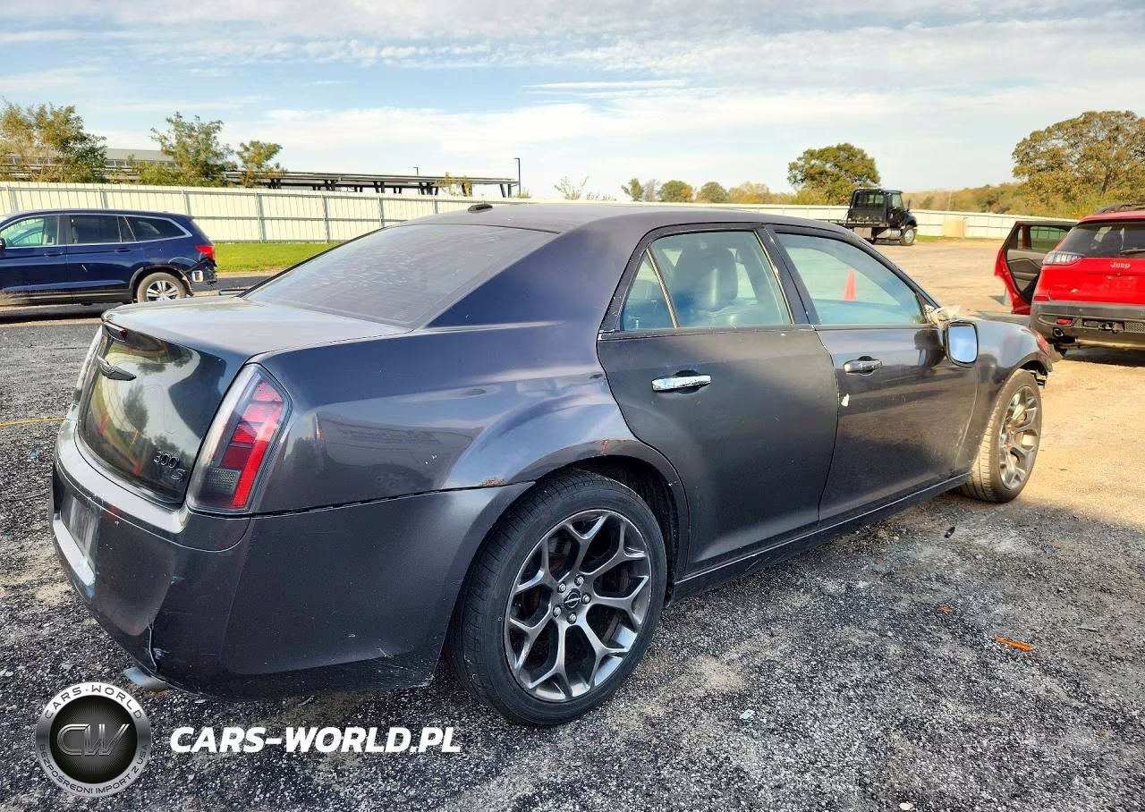 2014 Chrysler 300 S VIN:2C3CCABG6EH327904 - 3