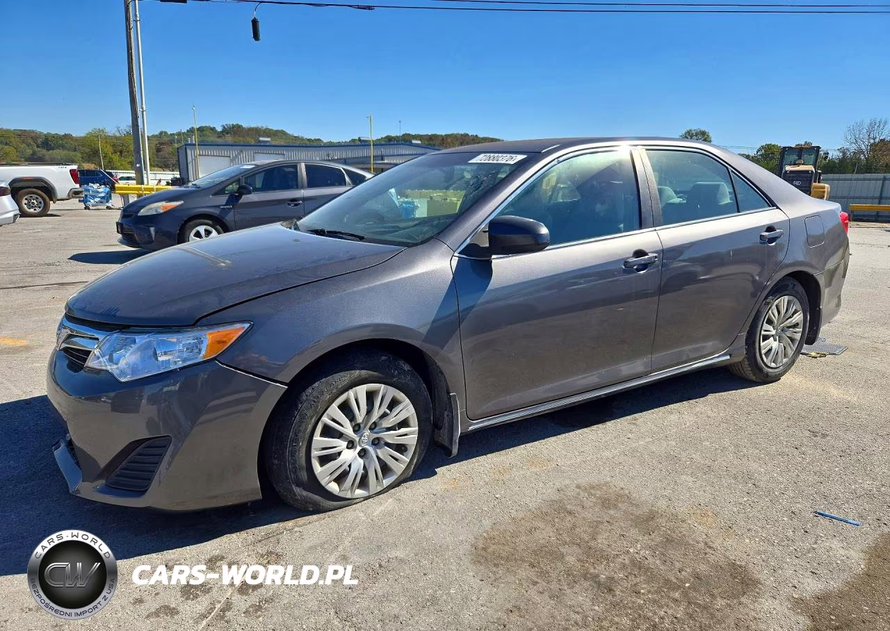 2014 Toyota Camry Le – zdjęcie 1 z 12