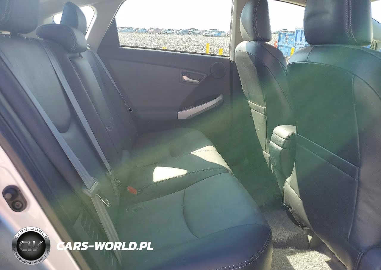 2015 Toyota Prius Four VIN:JTDKN3DU9F0411463 - 10