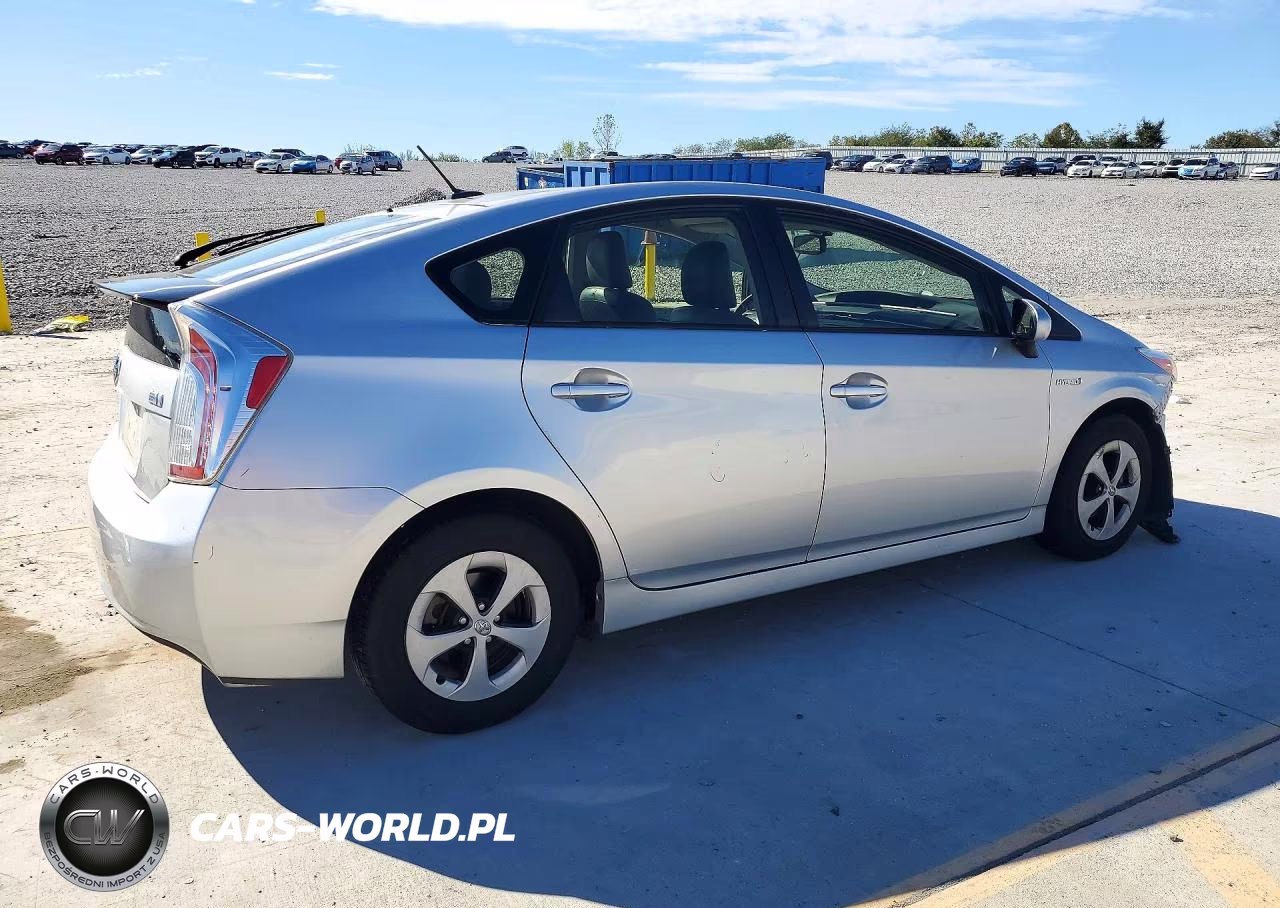 2015 Toyota Prius Four VIN:JTDKN3DU9F0411463 - 3