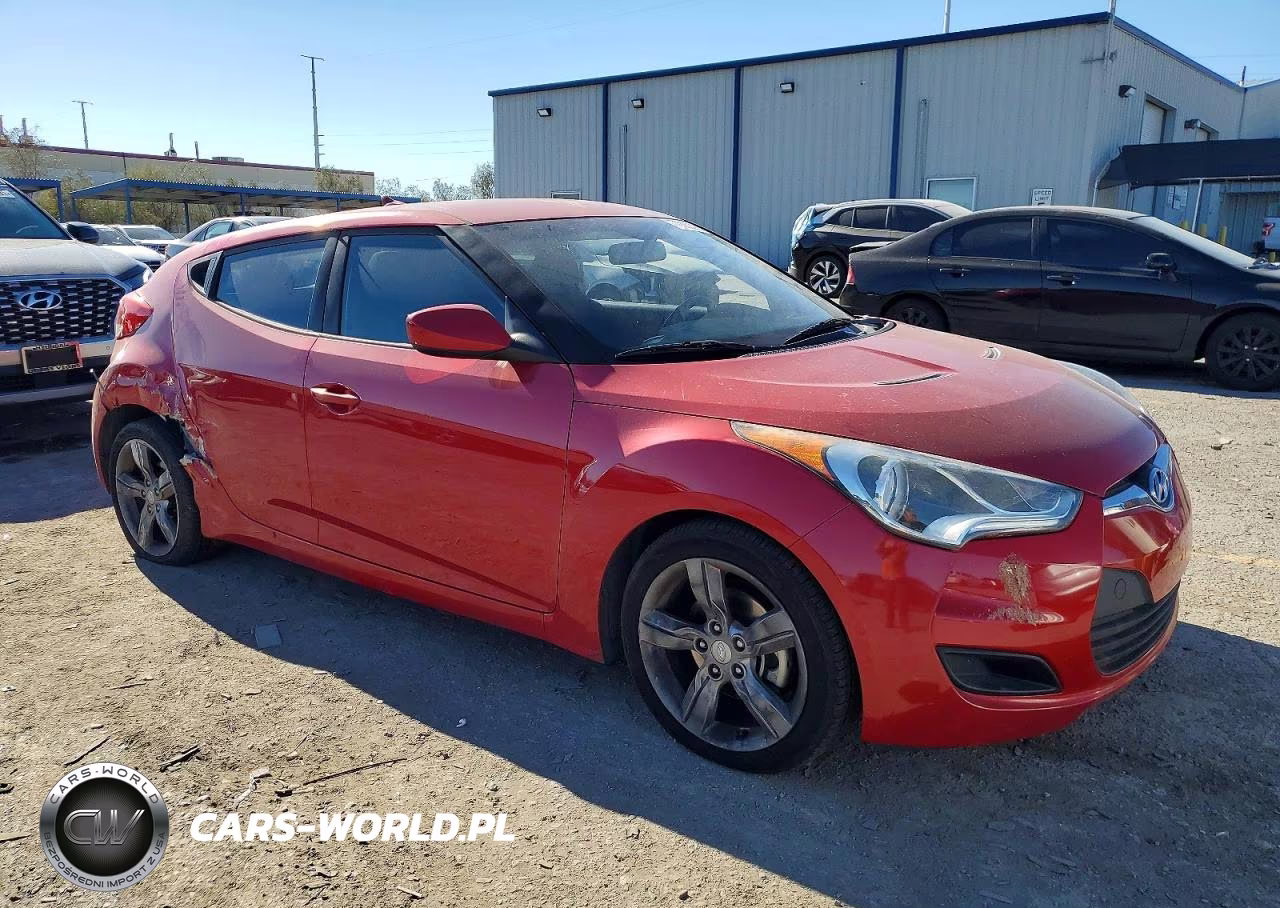 2015 Hyundai Veloster VIN:KMHTC6AD6FU240109 - 4