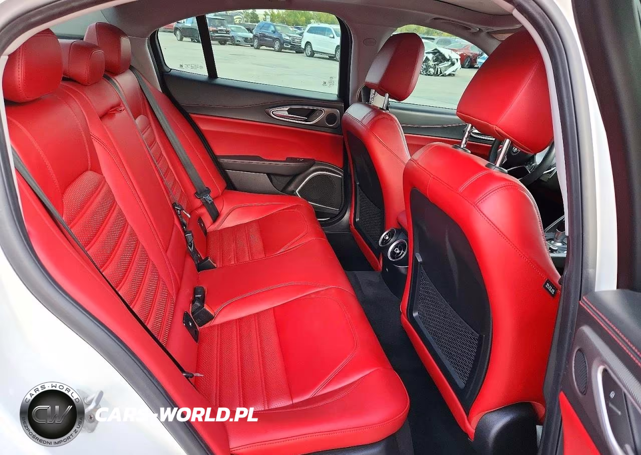 2018 Alfa Romeo Giulia Ti Q4 VIN:ZARFAEEN1J7592760 - 10