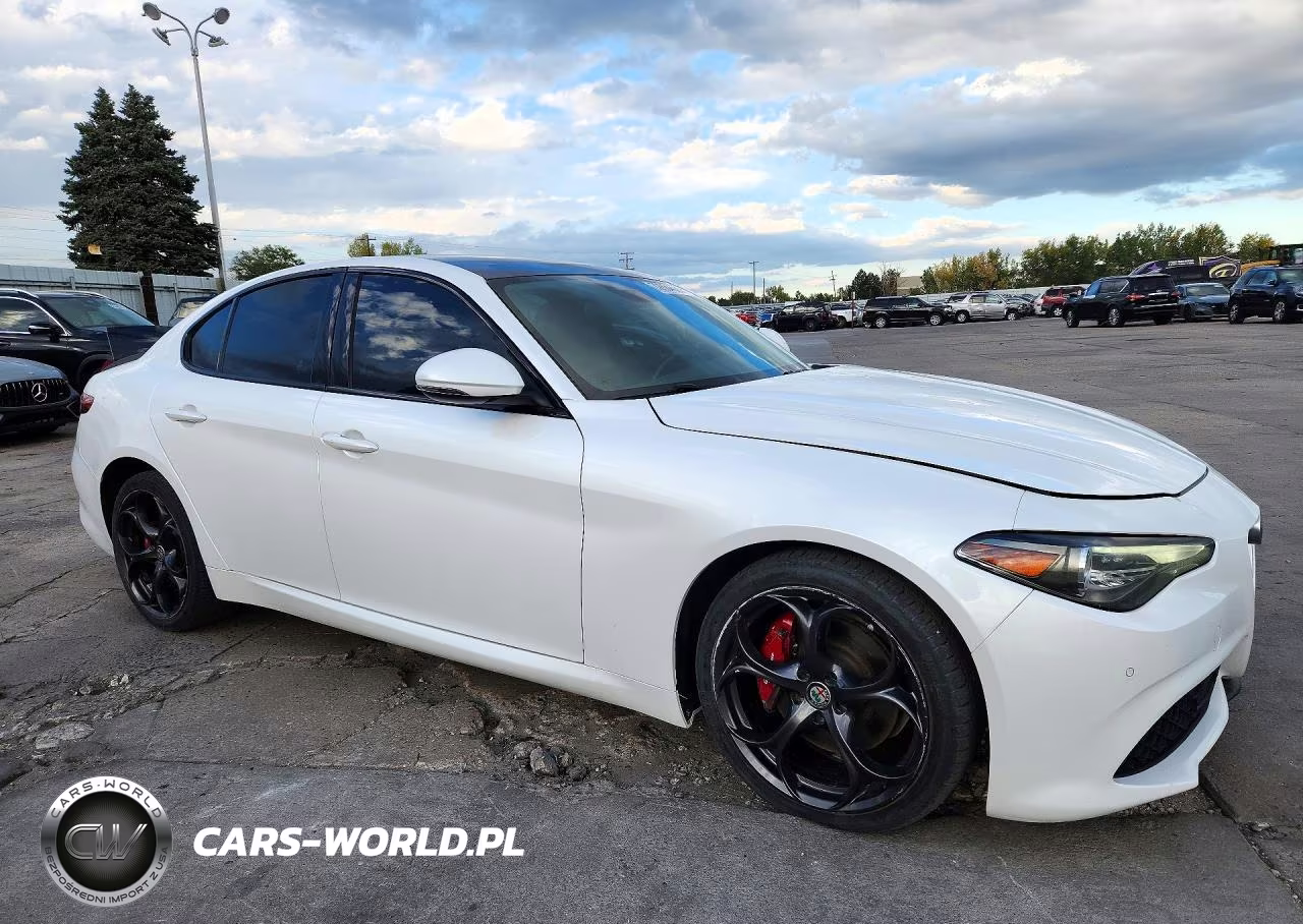 2018 Alfa Romeo Giulia Ti Q4 VIN:ZARFAEEN1J7592760 - 4