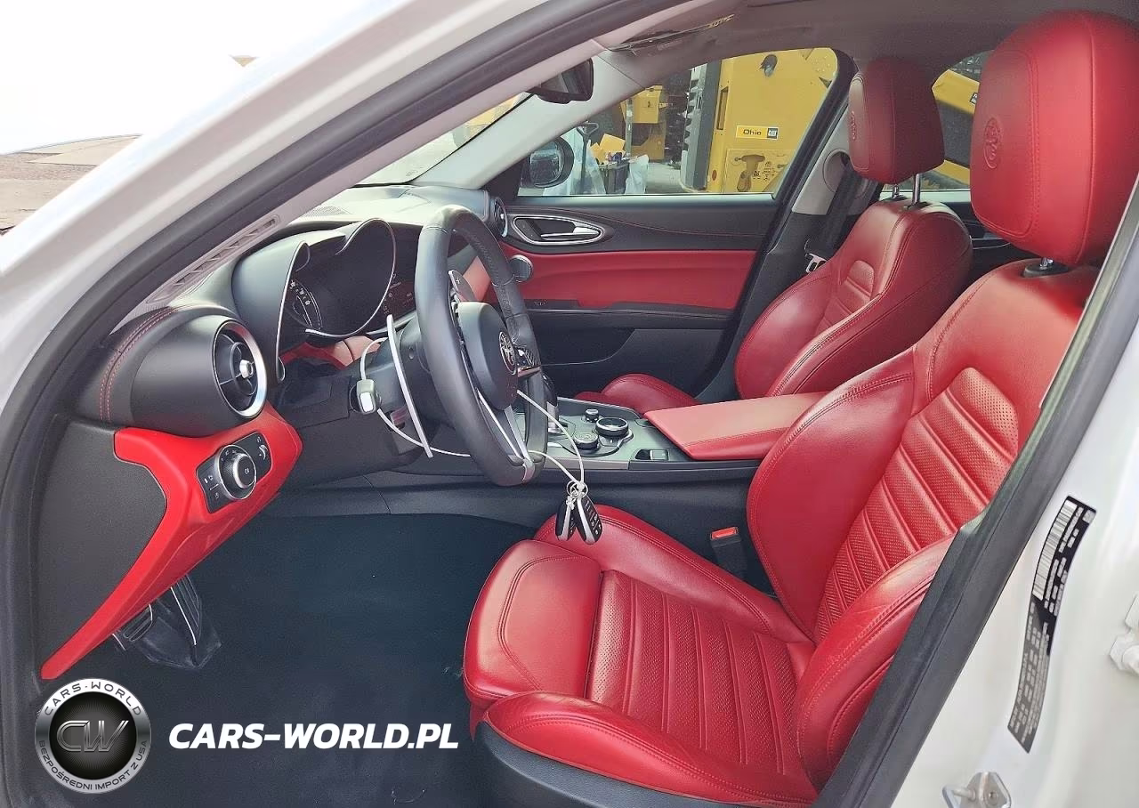 2018 Alfa Romeo Giulia Ti Q4 VIN:ZARFAEEN1J7592760 - 7
