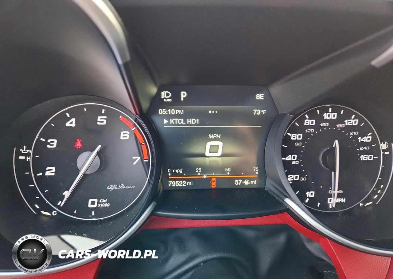 2018 Alfa Romeo Giulia Ti Q4 VIN:ZARFAEEN1J7592760 - 9