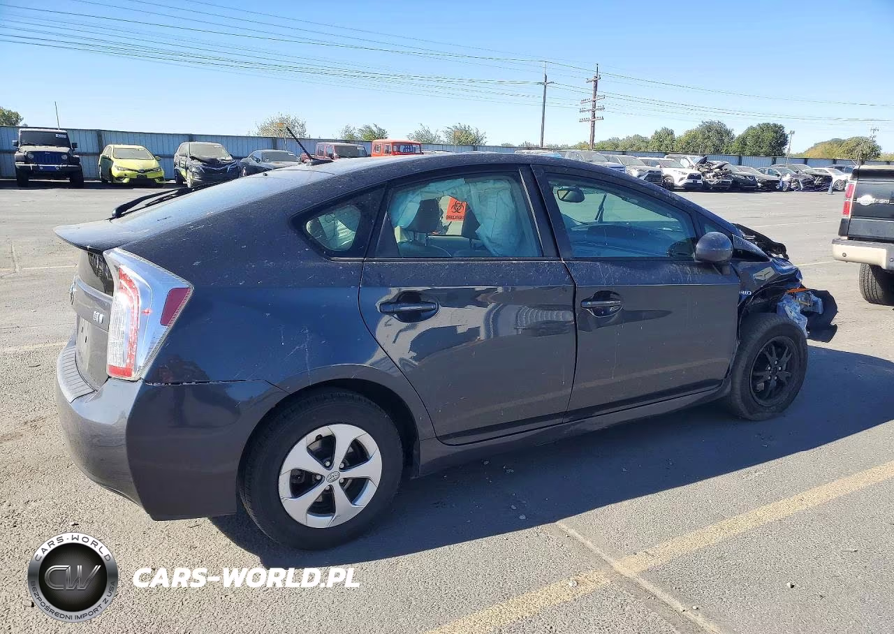 2015 Toyota Prius Four VIN:JTDKN3DU1F0445820 - 3