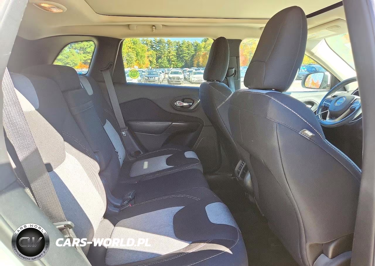 2014 Jeep Cherokee Latitude VIN:1C4PJLCB4EW126425 - 11