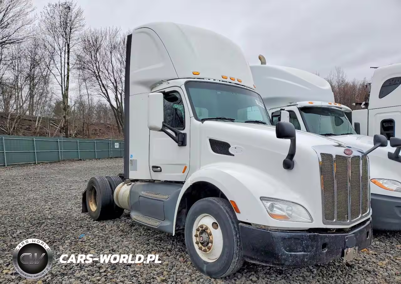 2016 Peterbilt 579 Semi Truck