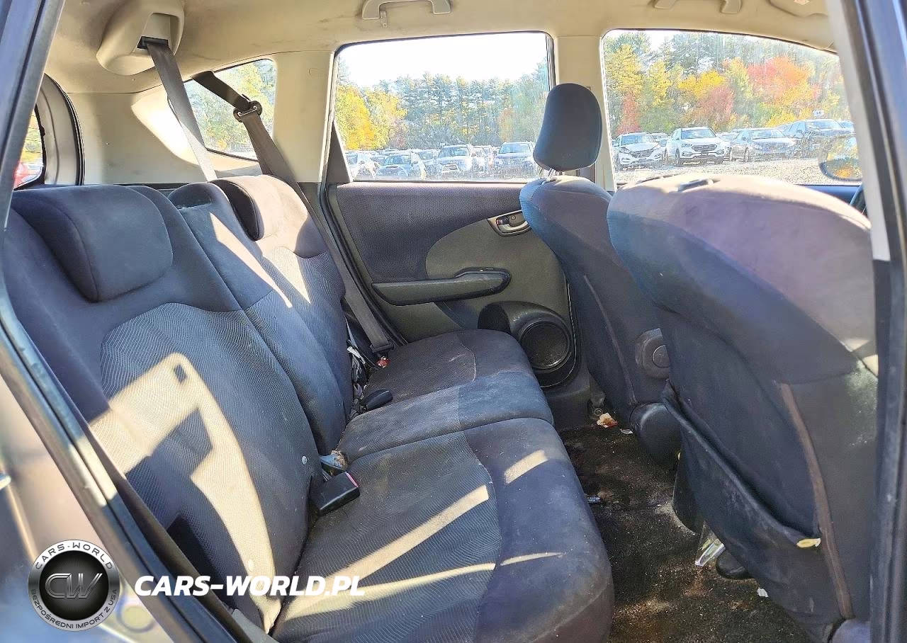 2010 Honda Fit Sport VIN:JHMGE8H46AS007304 - 10