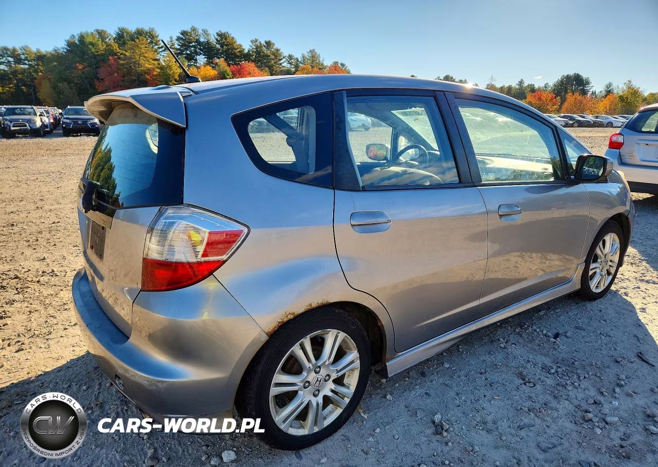 2010 Honda Fit Sport VIN:JHMGE8H46AS007304 - 3