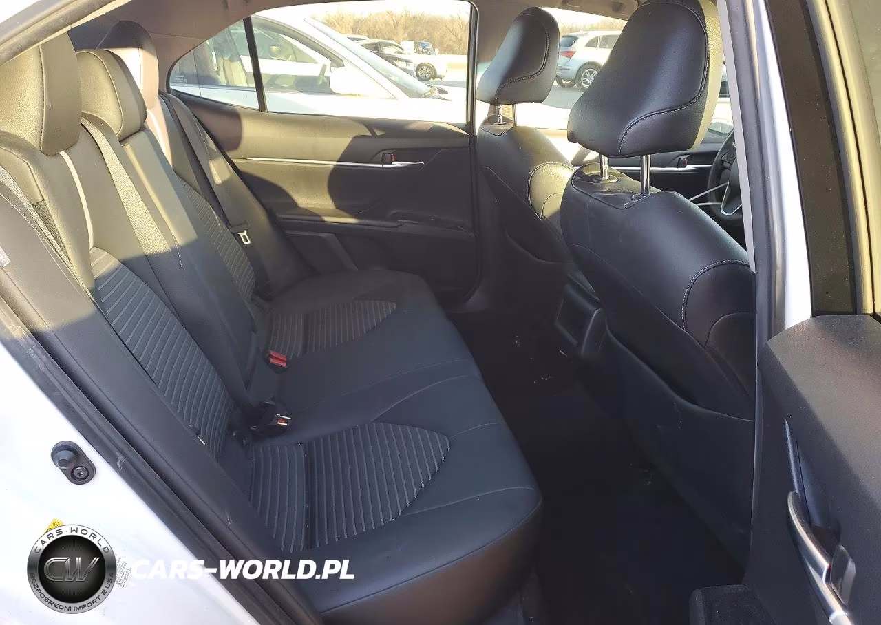 2018 Toyota Camry L VIN:JTNB11HKXJ3025047 - 10