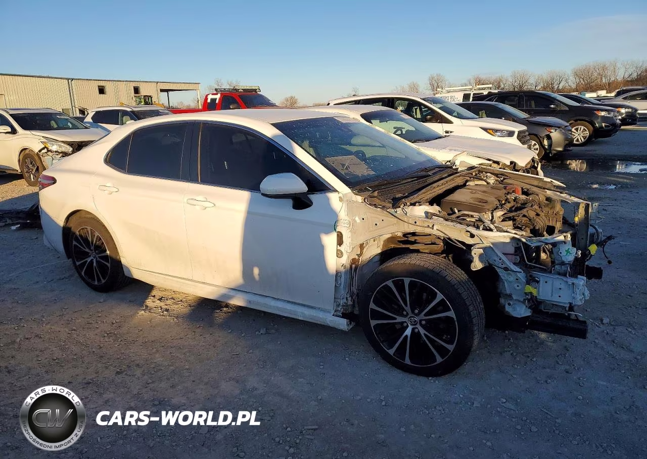 2018 Toyota Camry L VIN:JTNB11HKXJ3025047 - 4