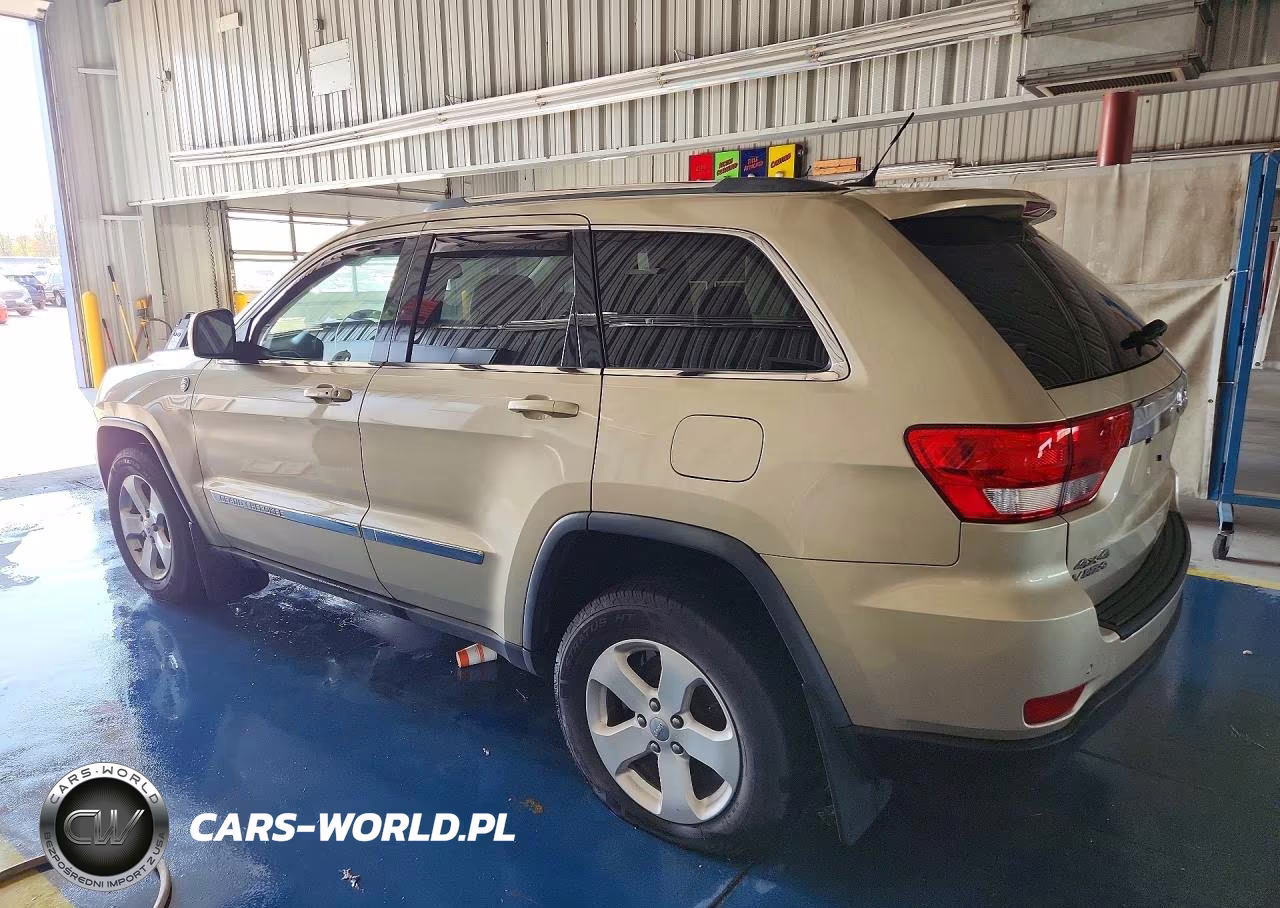 2011 Jeep Grand Cherokee Laredo VIN:1J4RR4GG2BC736814 - 2