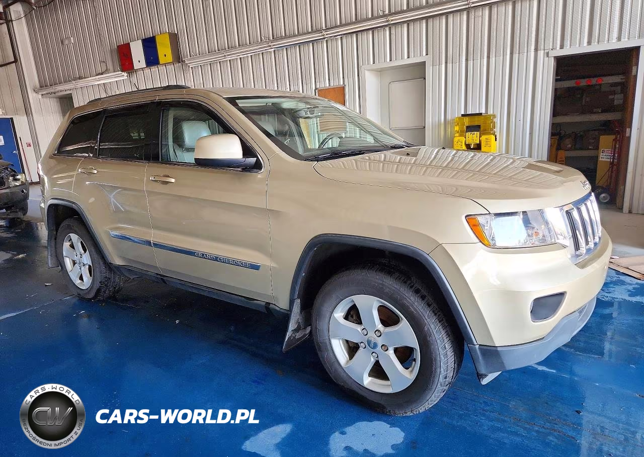 2011 Jeep Grand Cherokee Laredo VIN:1J4RR4GG2BC736814 - 4