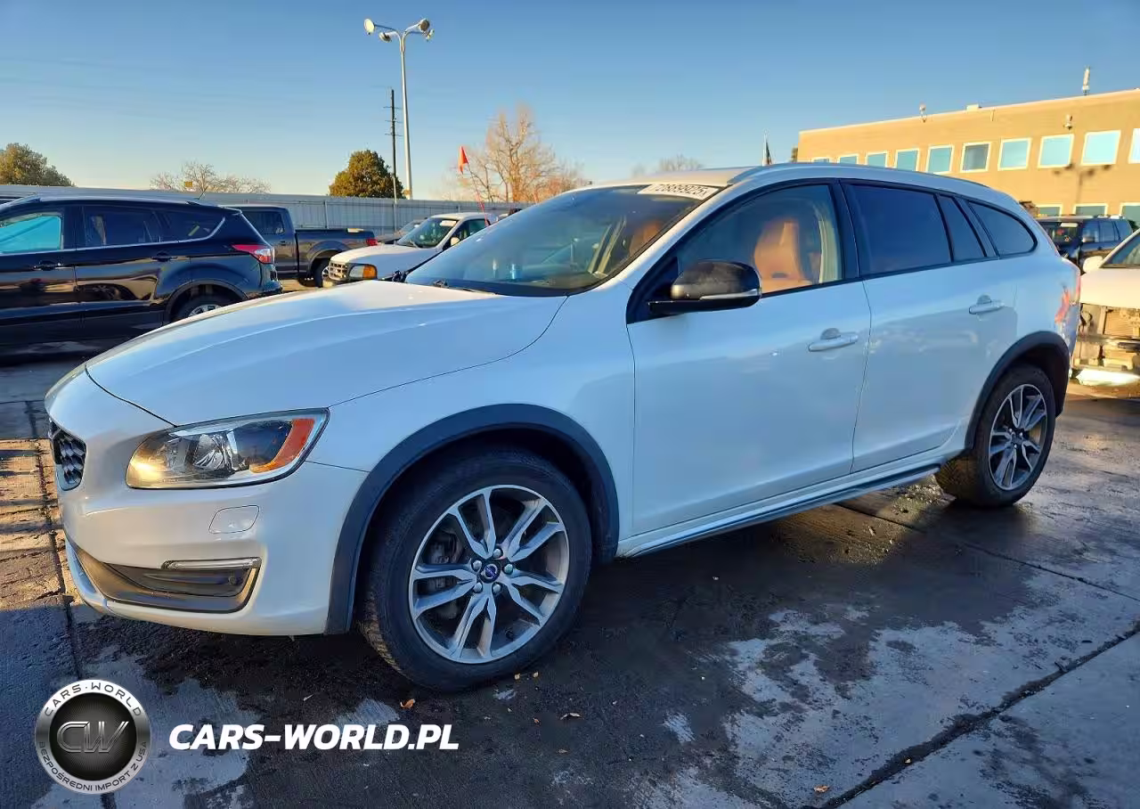 2015 Volvo V60 Cross Country Platinum