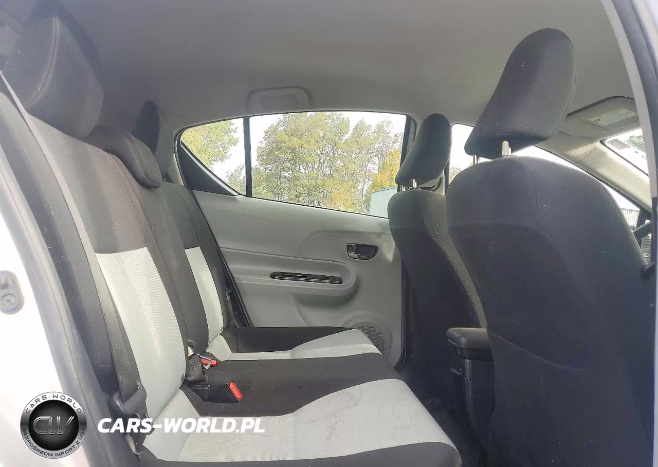 2013 Toyota Prius C Three VIN:JTDKDTB32D1538432 - 10