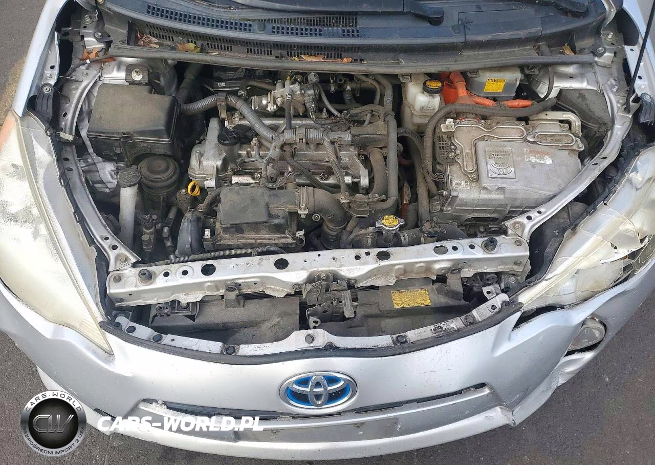 2013 Toyota Prius C Three VIN:JTDKDTB32D1538432 - 11