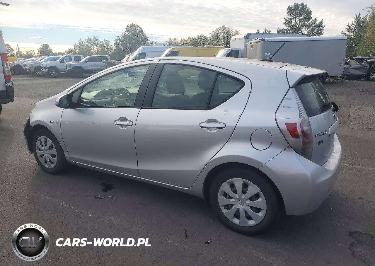2013 Toyota Prius C Three VIN:JTDKDTB32D1538432 - 2