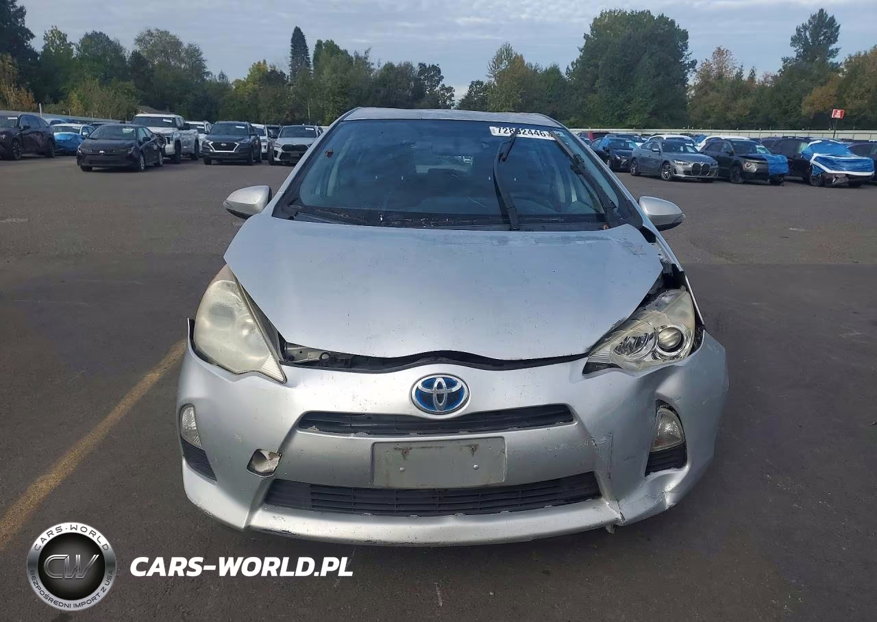 2013 Toyota Prius C Three VIN:JTDKDTB32D1538432 - 5