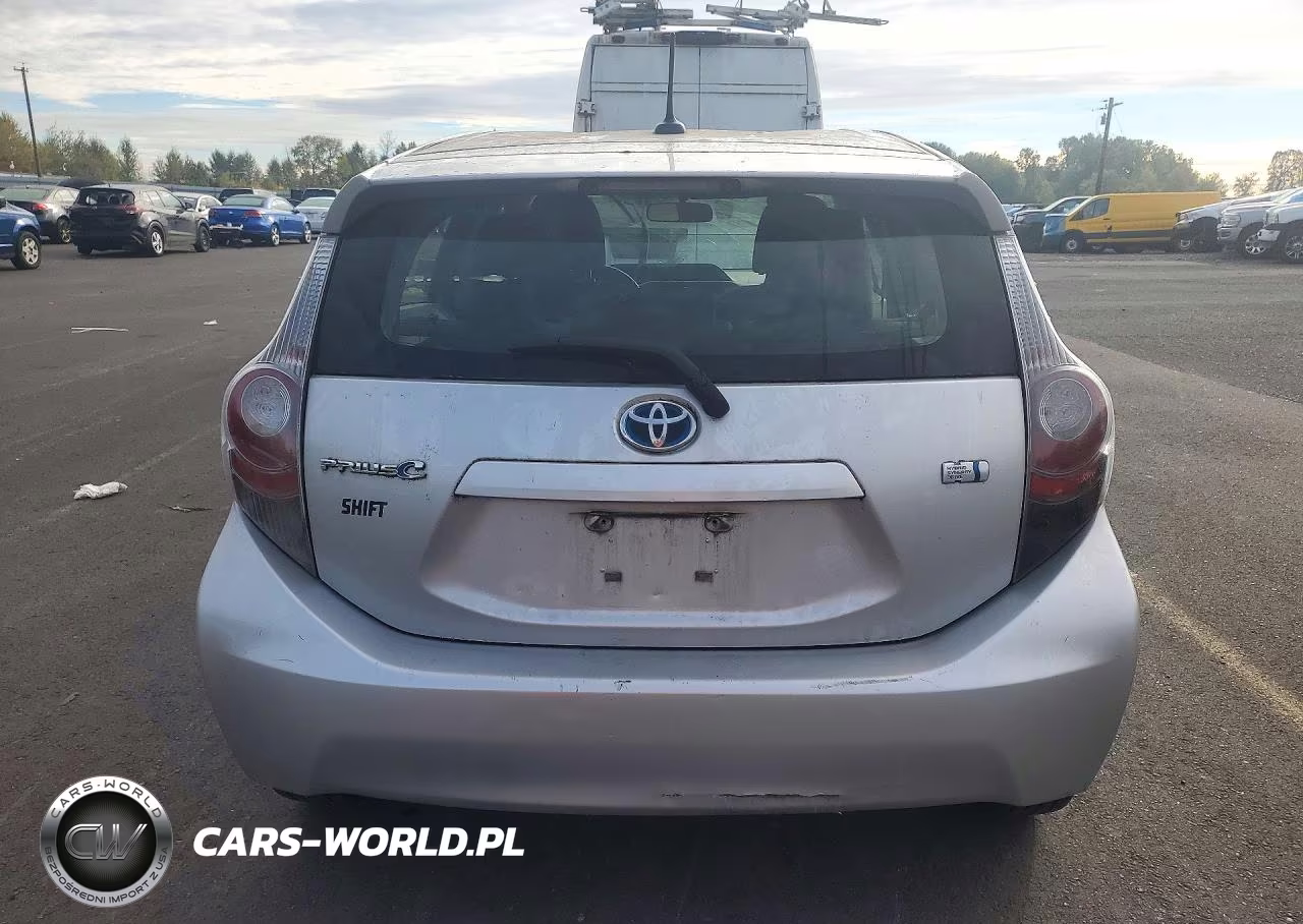 2013 Toyota Prius C Three VIN:JTDKDTB32D1538432 - 6