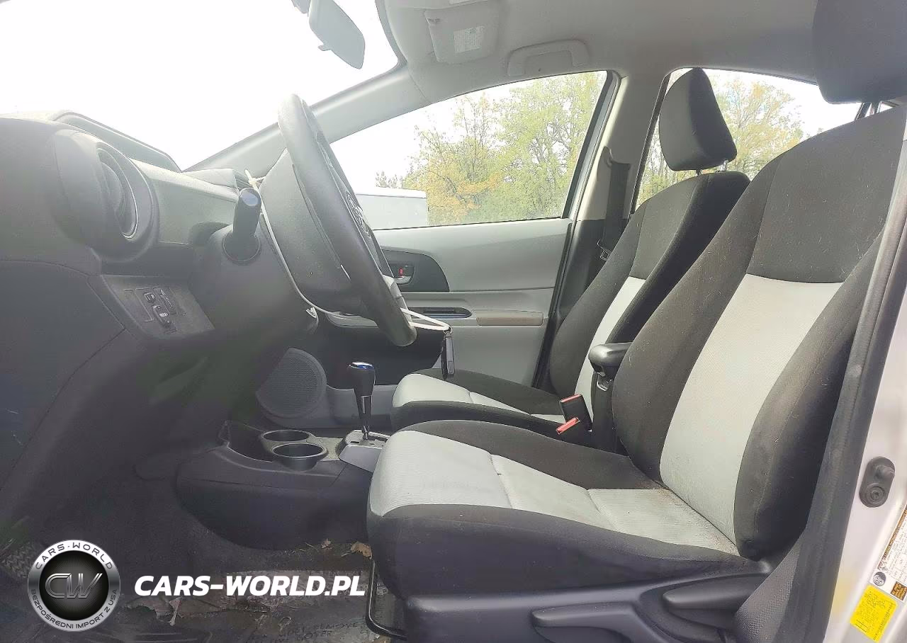 2013 Toyota Prius C Three VIN:JTDKDTB32D1538432 - 7