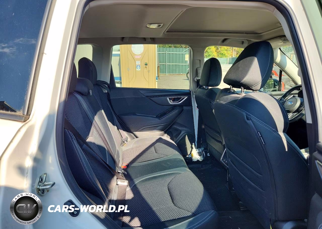2022 Subaru Forester Premium VIN:JF2SKAEC2NH419215 - 10