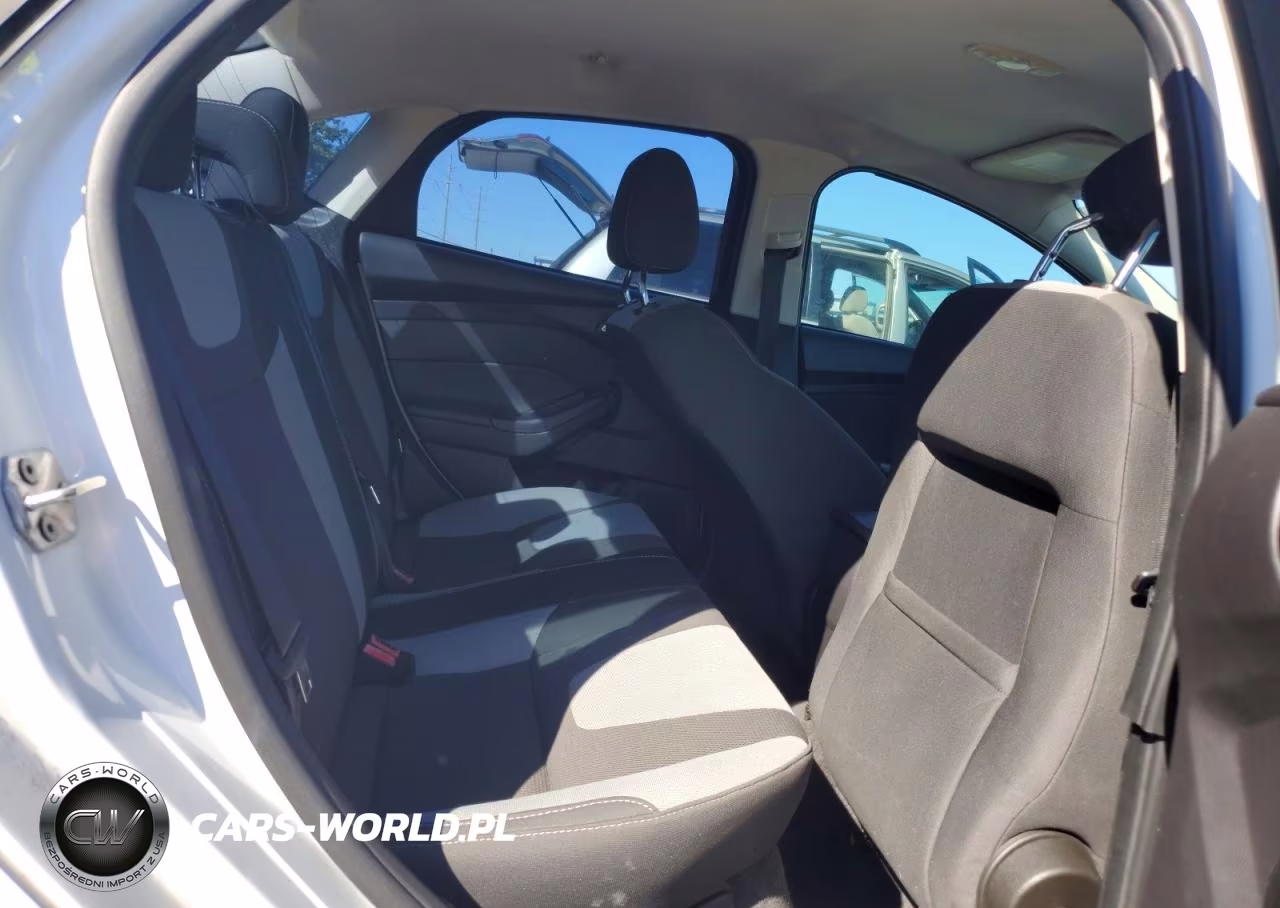 2012 Ford Focus Se VIN:1FAHP3F23CL303419 - 10