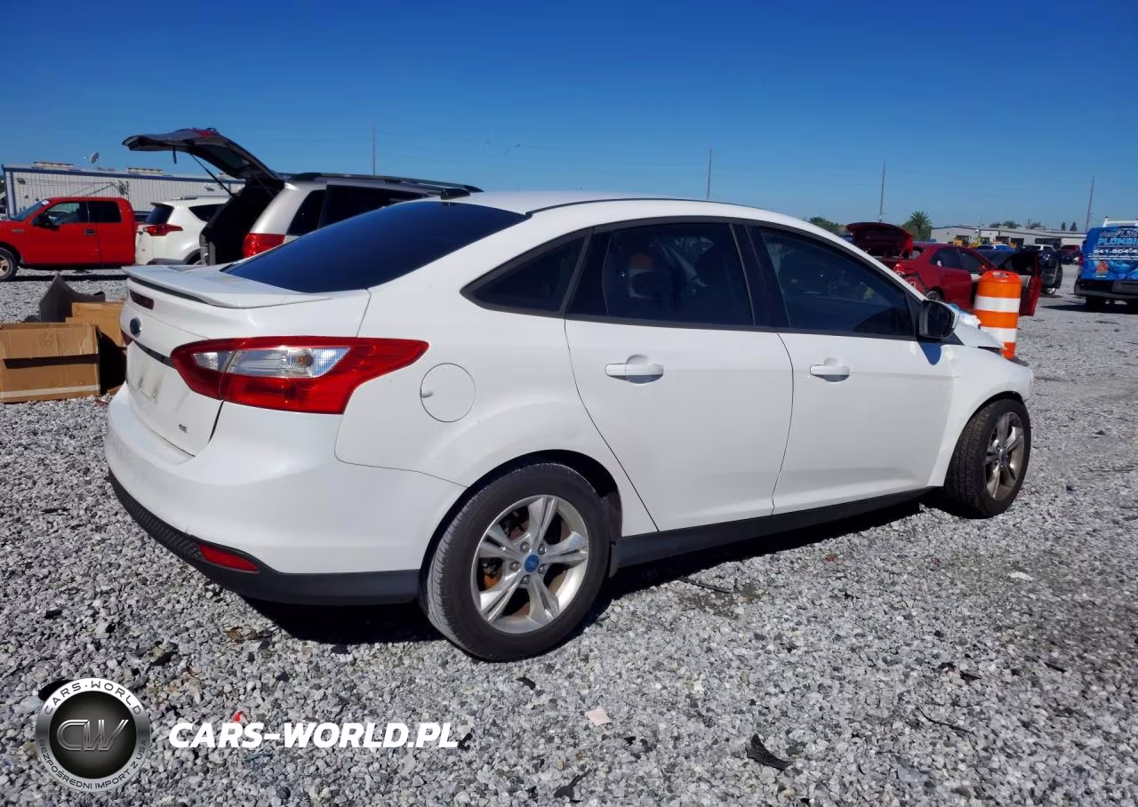 2012 Ford Focus Se VIN:1FAHP3F23CL303419 - 3