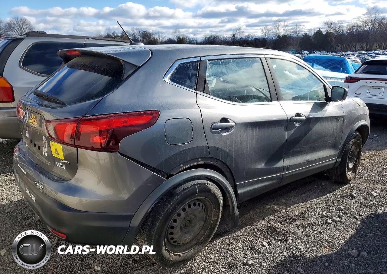 2018 Nissan Rogue VIN:JN1BJ1CR9JW250960 - 3