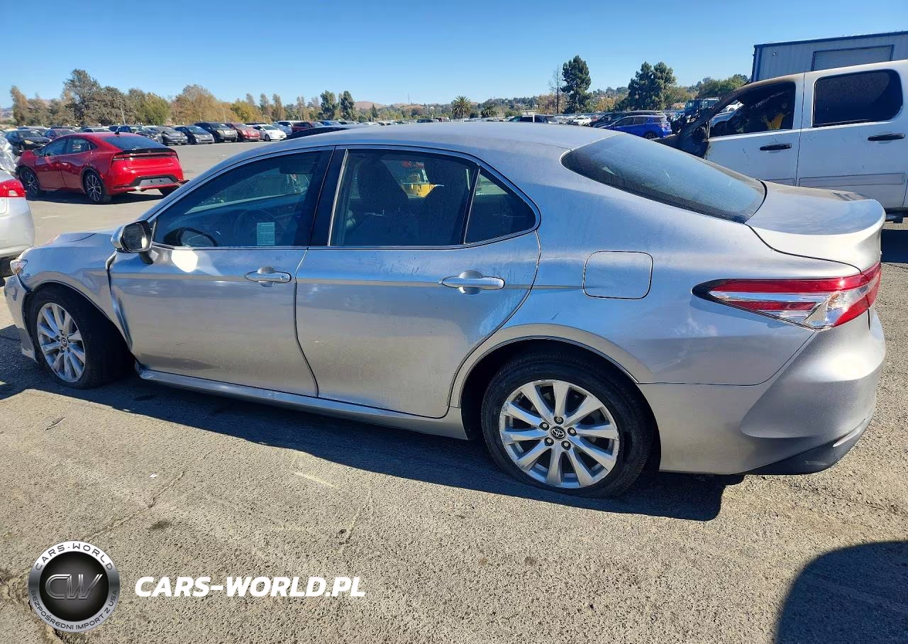 2018 Toyota Camry Le VIN:4T1B11HK8JU654008 - 2