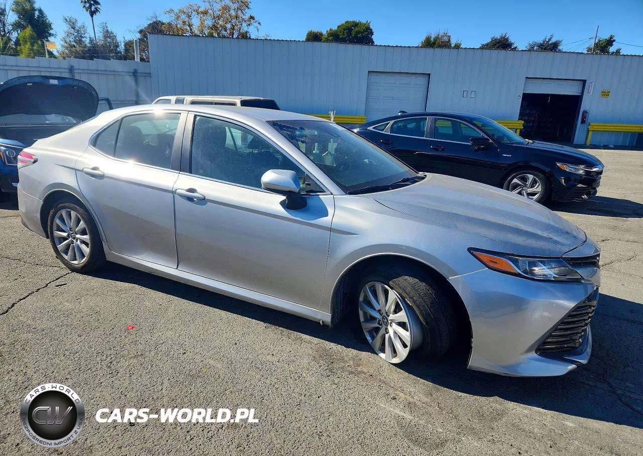 2018 Toyota Camry Le VIN:4T1B11HK8JU654008 - 4