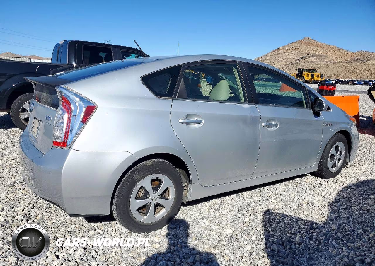 2014 Toyota Prius Two VIN:JTDKN3DU7E1776295 - 3