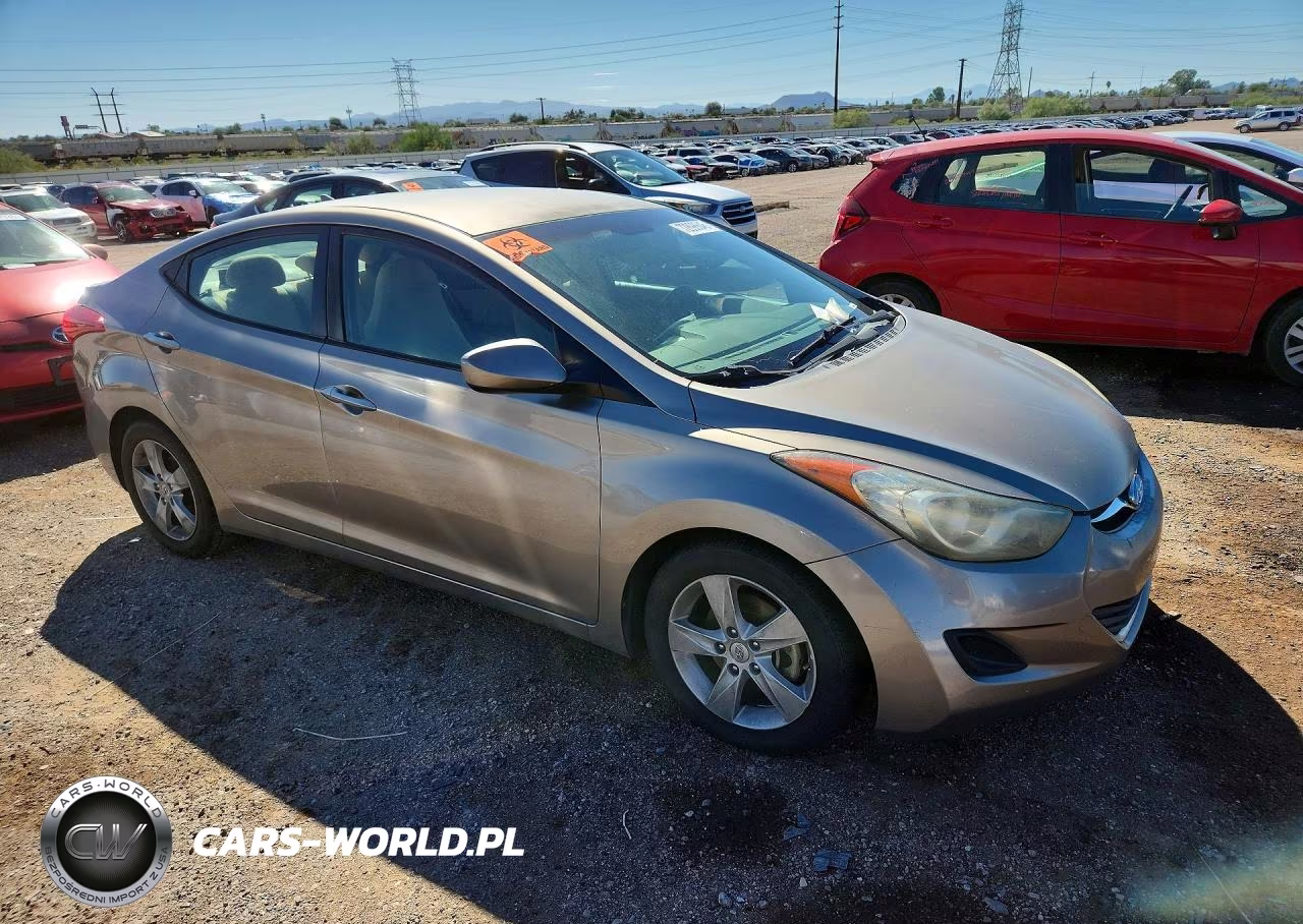2013 Hyundai Elantra Gls VIN:5NPDH4AE3DH378382 - 4