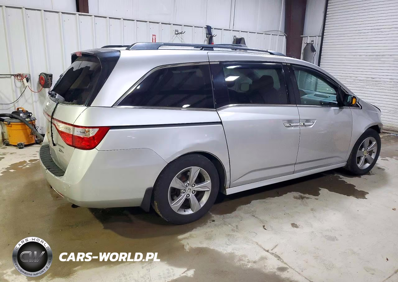 2012 Honda Odyssey Touring VIN:5FNRL5H9XCB008398 - 3