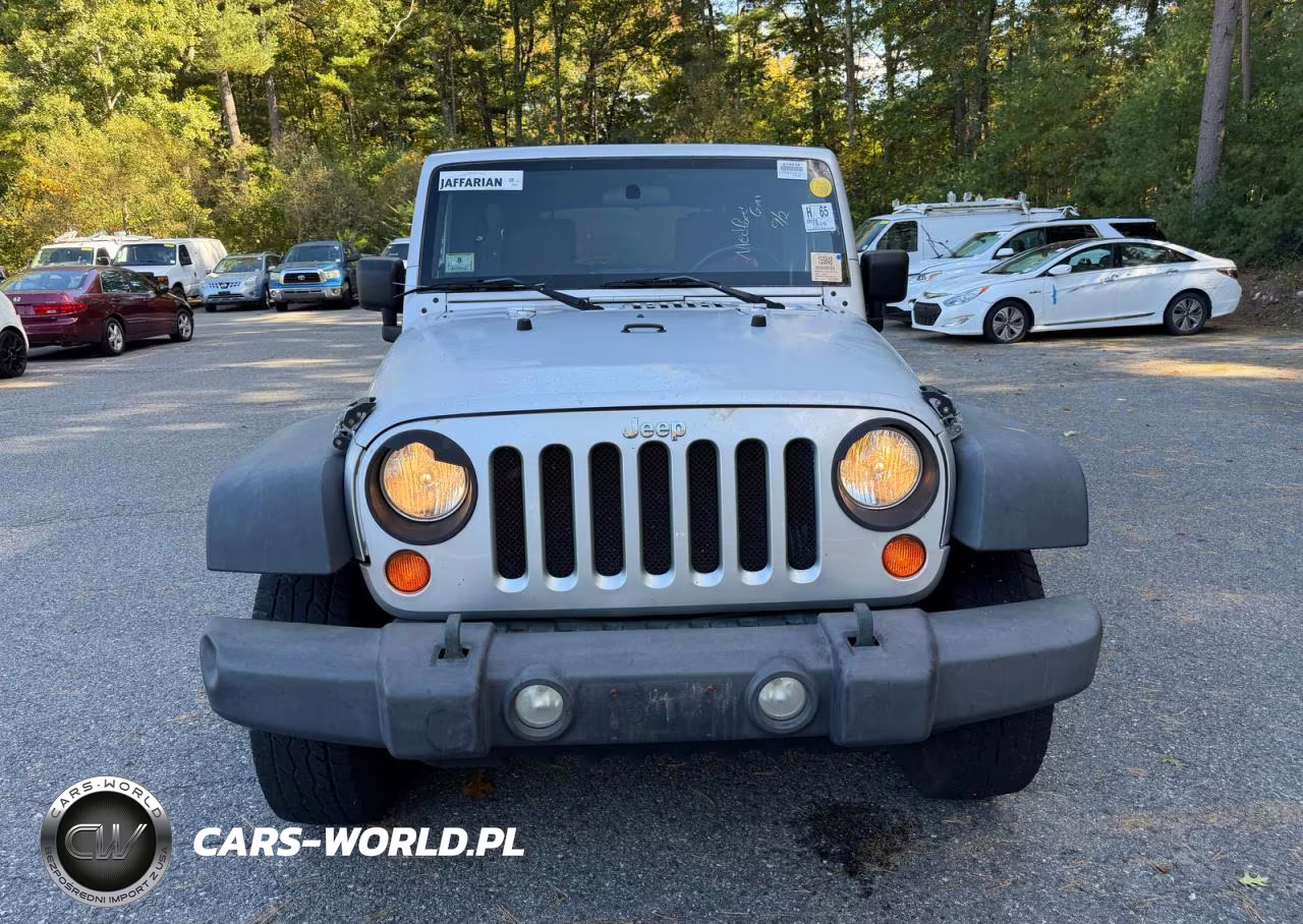 2010 Jeep Wrangler Unlimited Sport VIN:1J4BB3H11AL142174 - 11