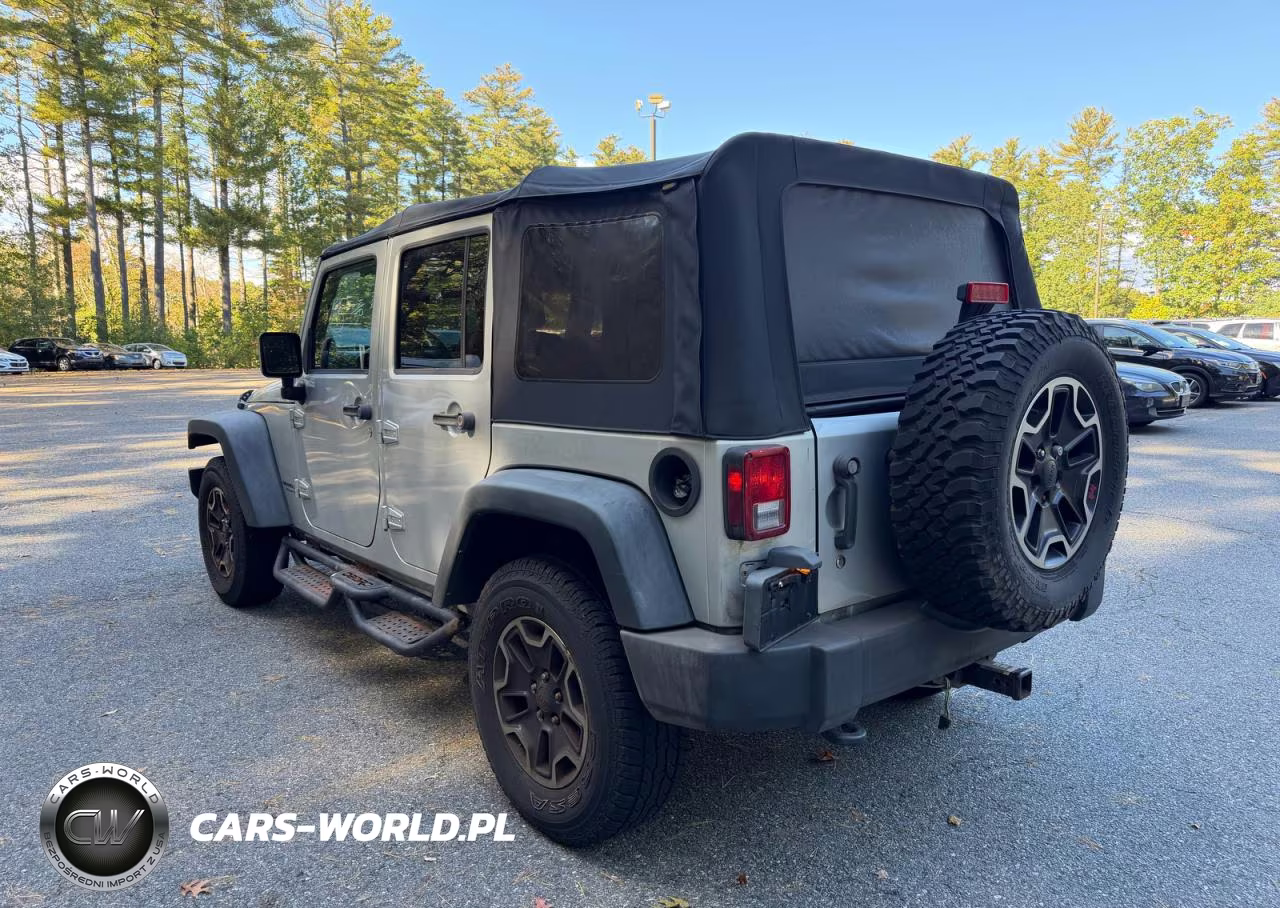 2010 Jeep Wrangler Unlimited Sport VIN:1J4BB3H11AL142174 - 3