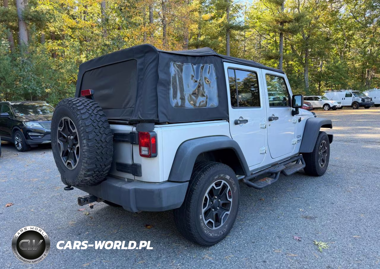 2010 Jeep Wrangler Unlimited Sport VIN:1J4BB3H11AL142174 - 4