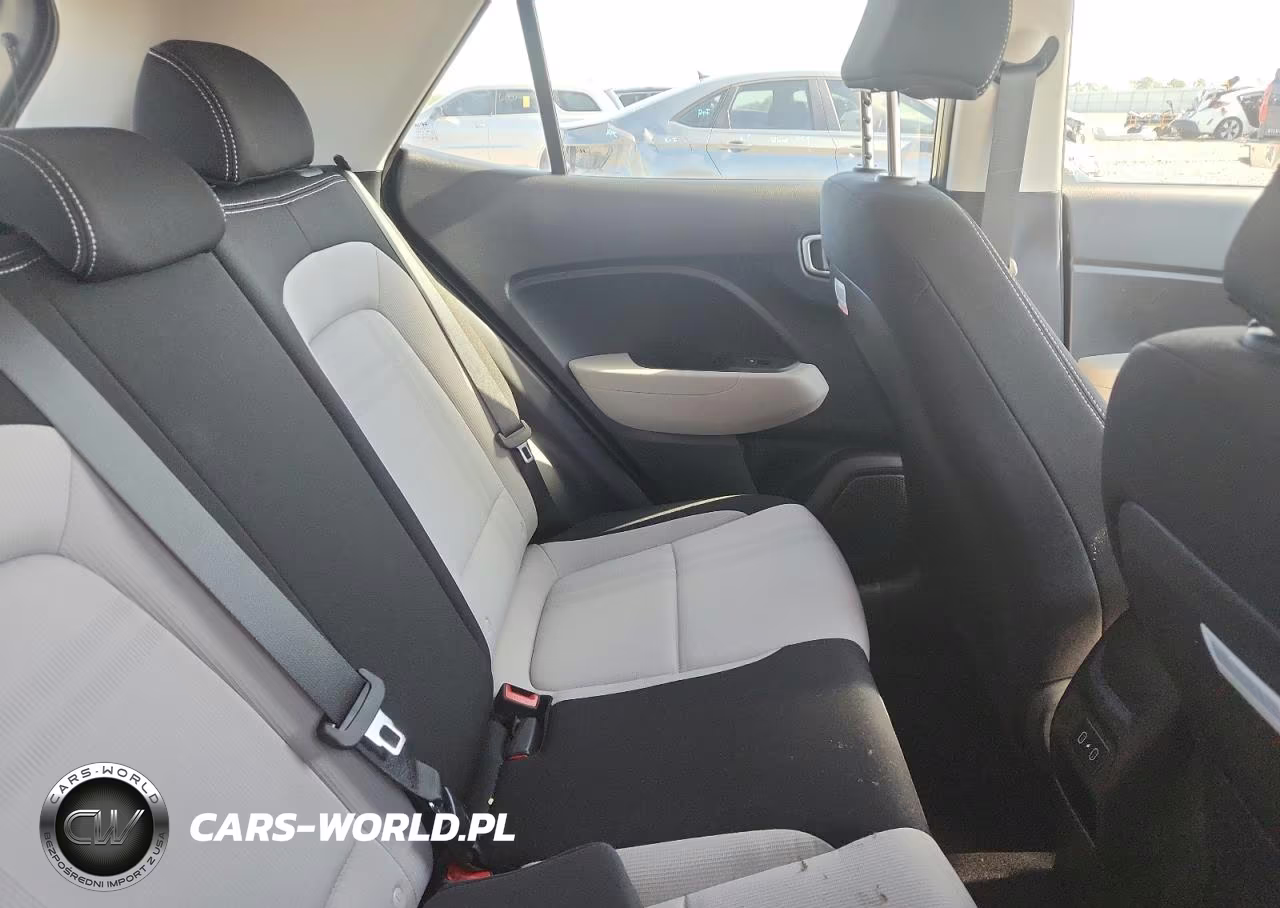 2025 Hyundai Venue Sel VIN:KMHRC8A37SU376014 - 11