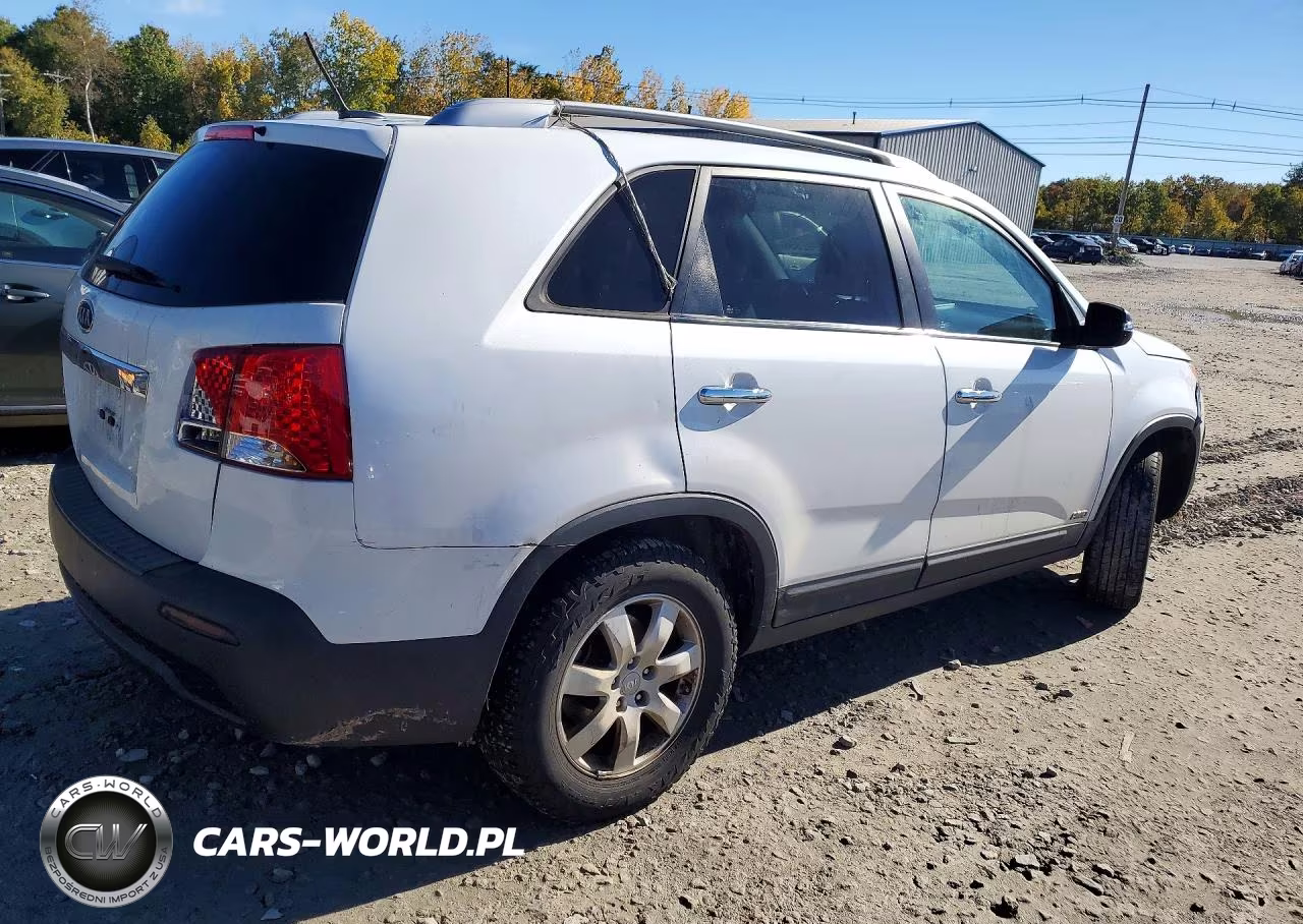 2013 Kia Sorento Lx VIN:5XYKTDA68DG401046 - 3